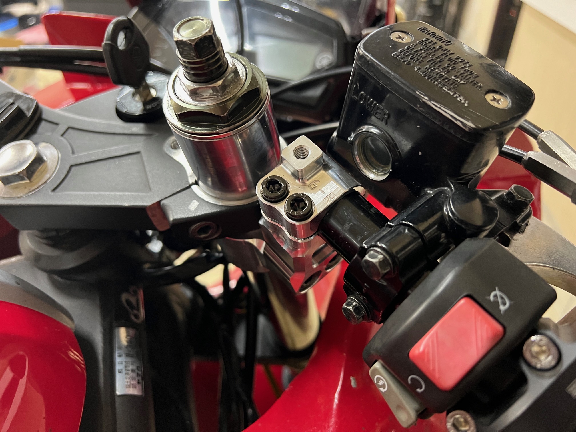 レーシングハンドル タイプC YZF-R25/R3 14-18 への取り付け |