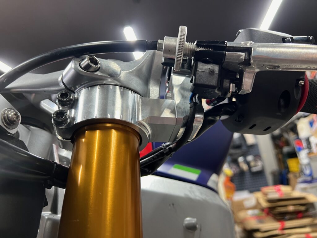 レーシングハンドル タイプC RS660 21-への取り付け |